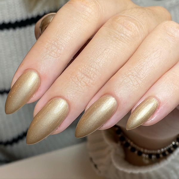 Champagne Kisses CG851